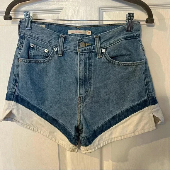 Levi’s 26” Waist A Line Tri Colored Mom Shorts, GUC - Picture 1 of 9